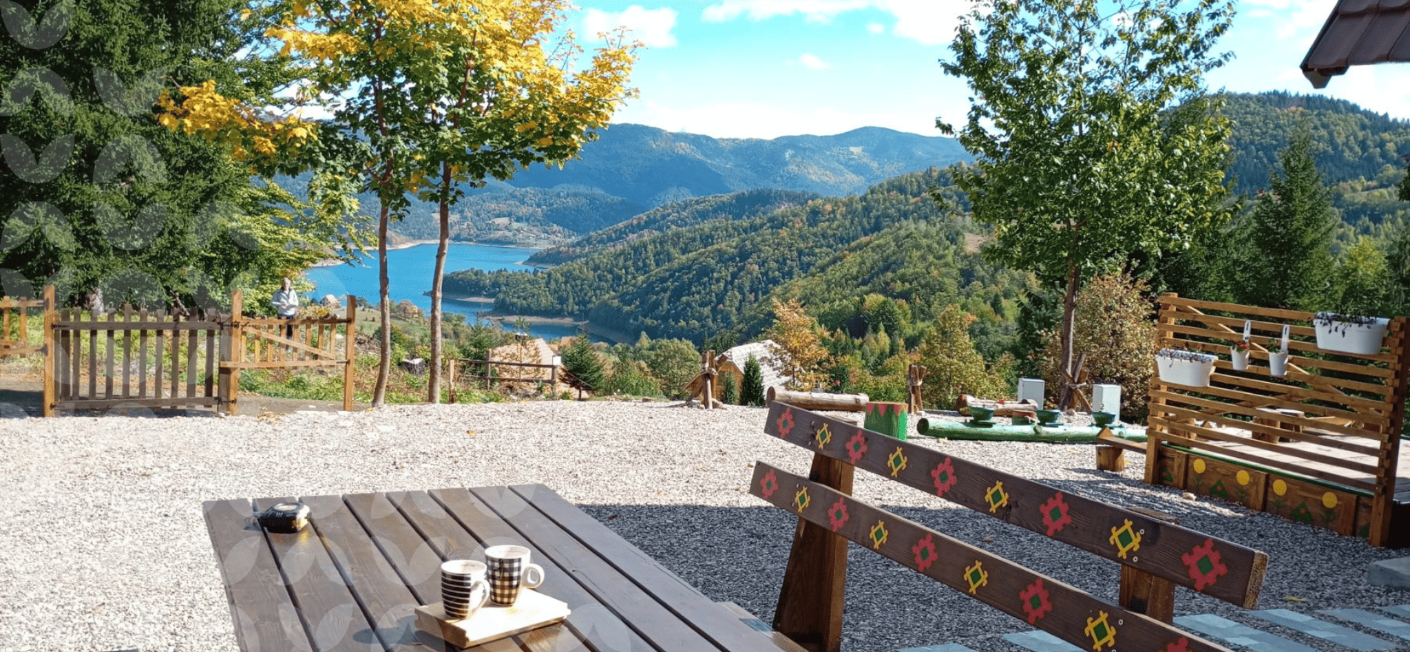 Tara – Zaovinsko jezero – Dve kuće na placu od 7 ari